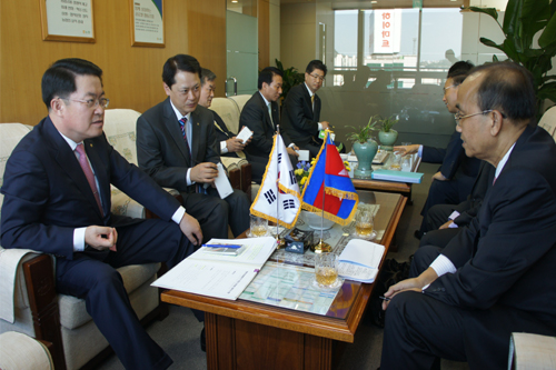 APRACA Chairman met with the CEO in Cooperative Banking of NACF, Korea